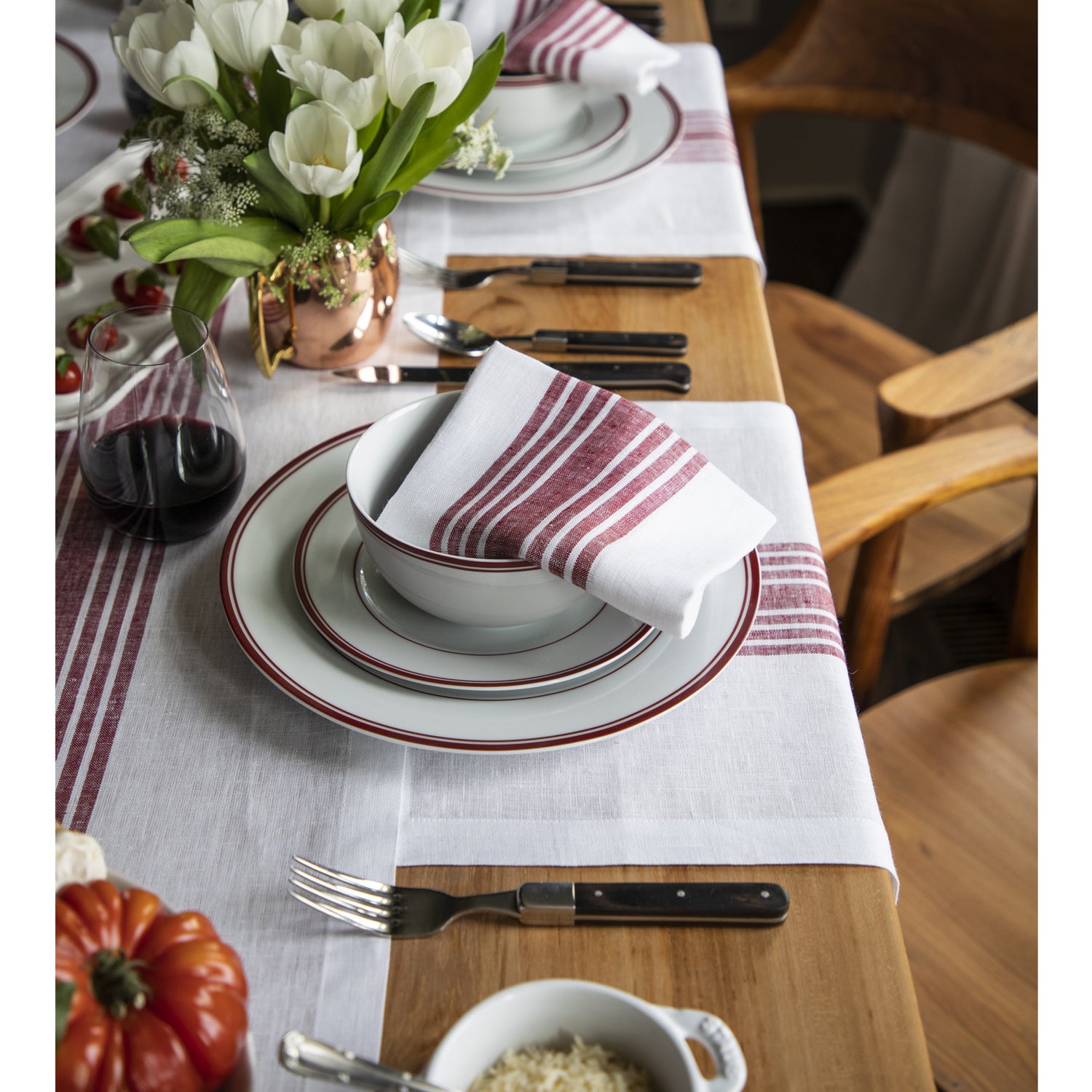 #color_burgundy-and-white-farmhouse