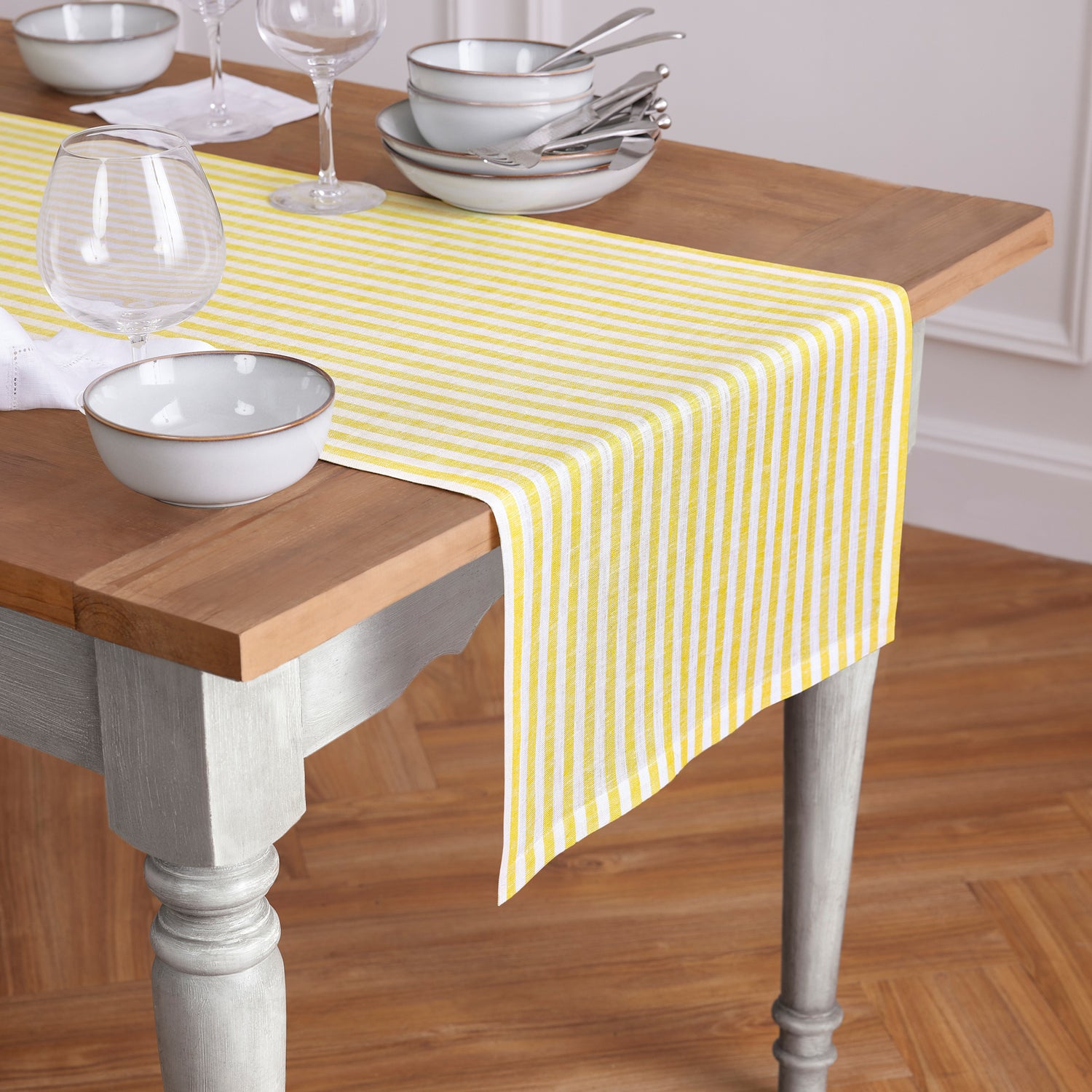 #color_primrose-yellow-and-white-amalfi-stripe