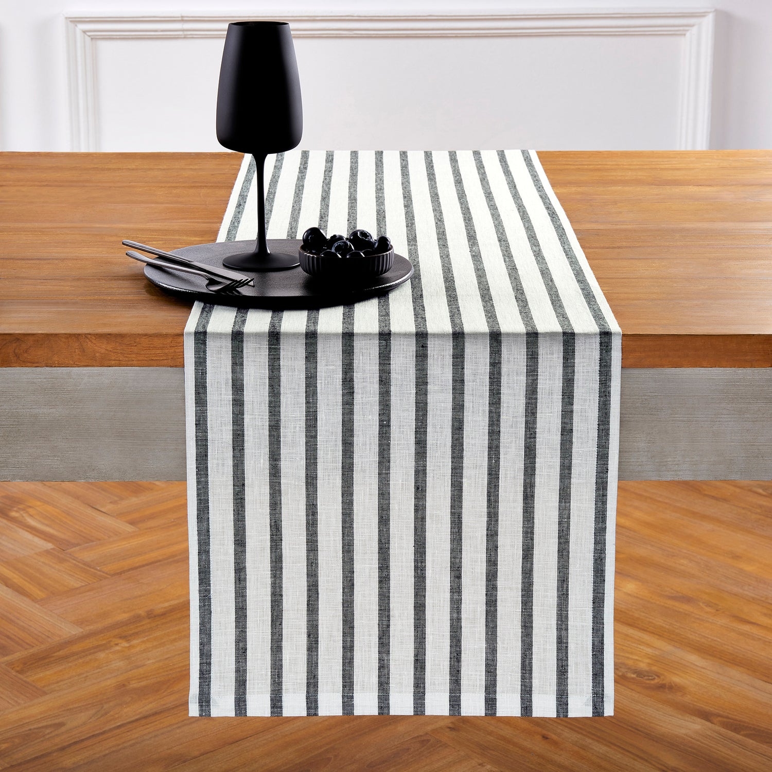 #color_black-and-white-madison-stripe