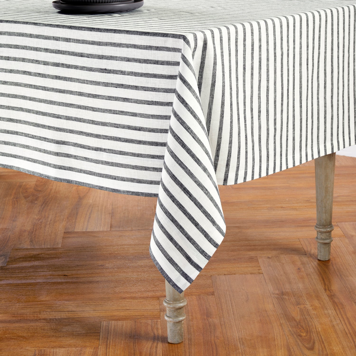 #color_black-and-white-madison-stripe