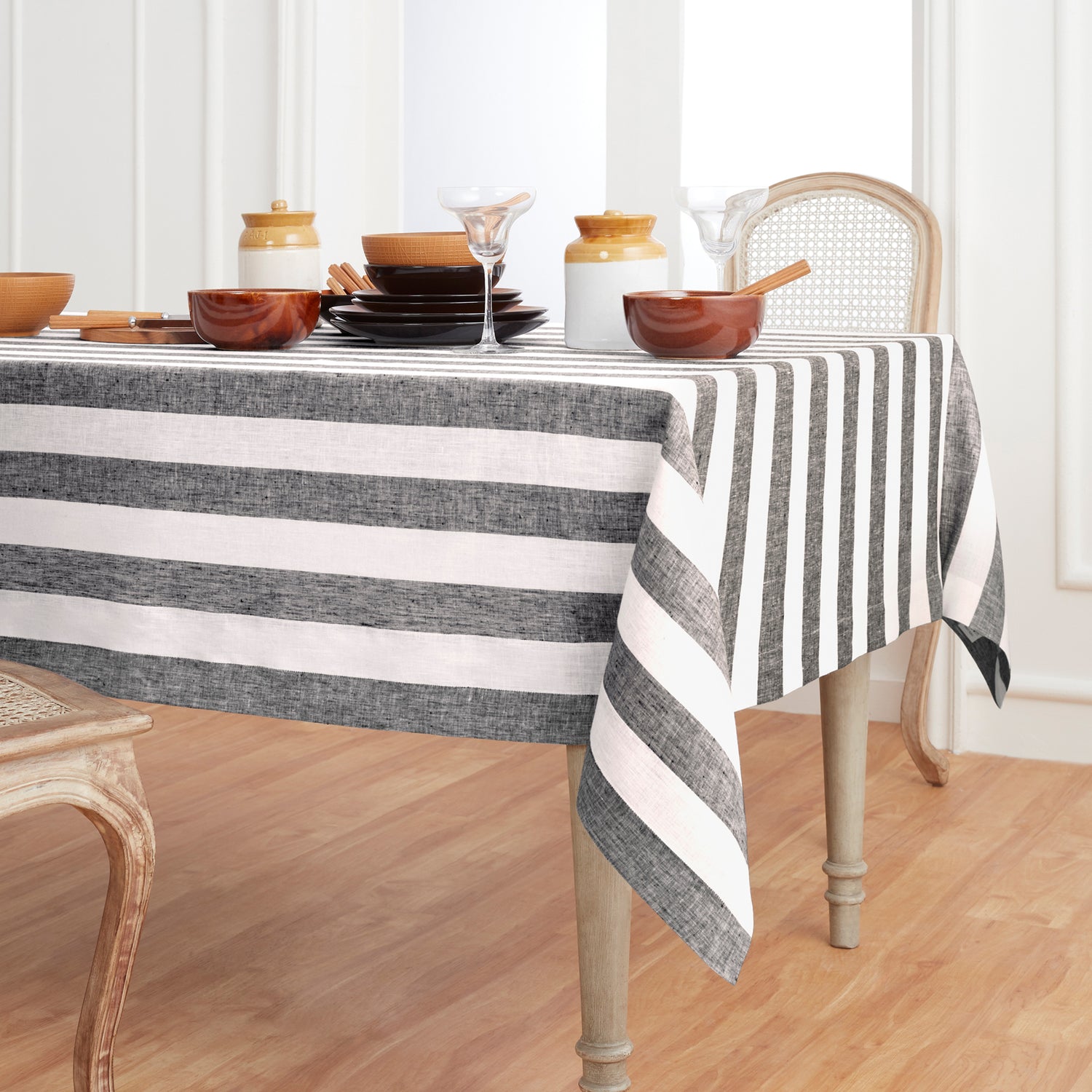 #color_black-and-white-cabana-stripe