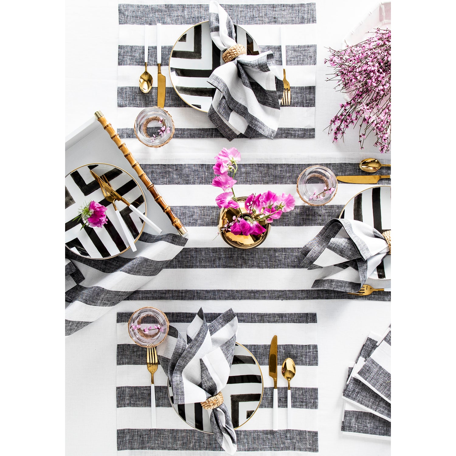 #color_black-and-white-cabana-stripe