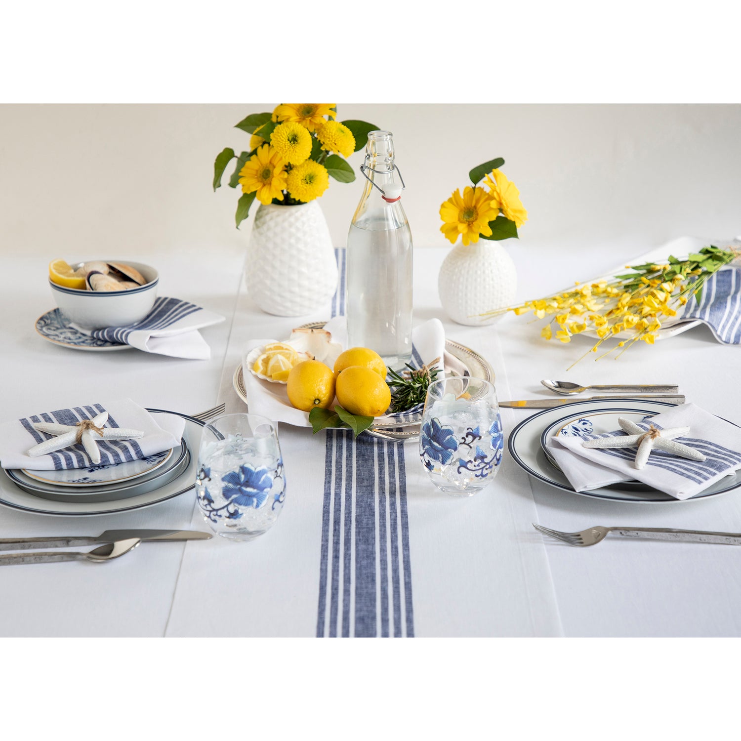 #color_navy-and-white-farmhouse