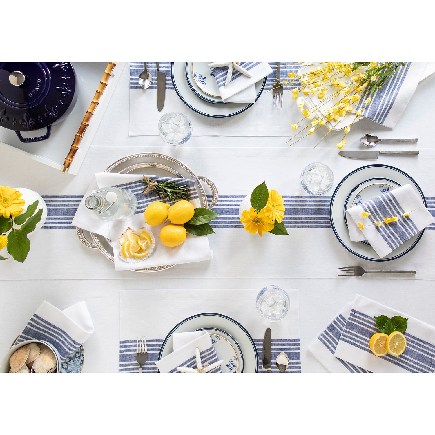 #color_navy-and-white-farmhouse