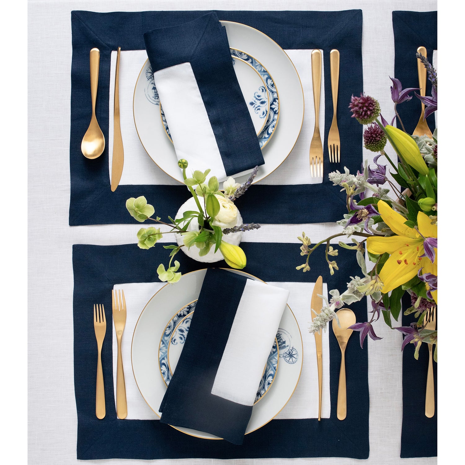 #color_navy-and-white-contempo