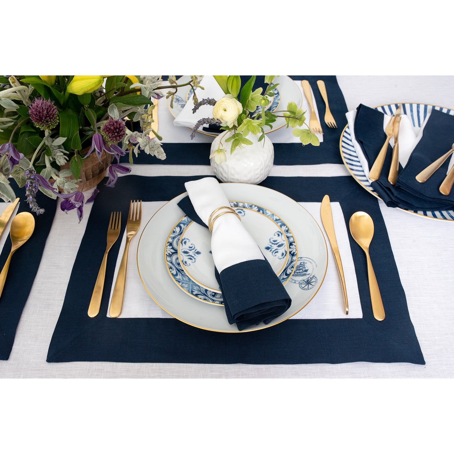 #color_navy-and-white-contempo