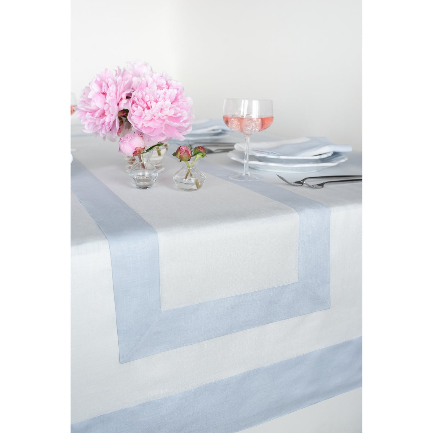 #color_light-blue-and-white-contempo