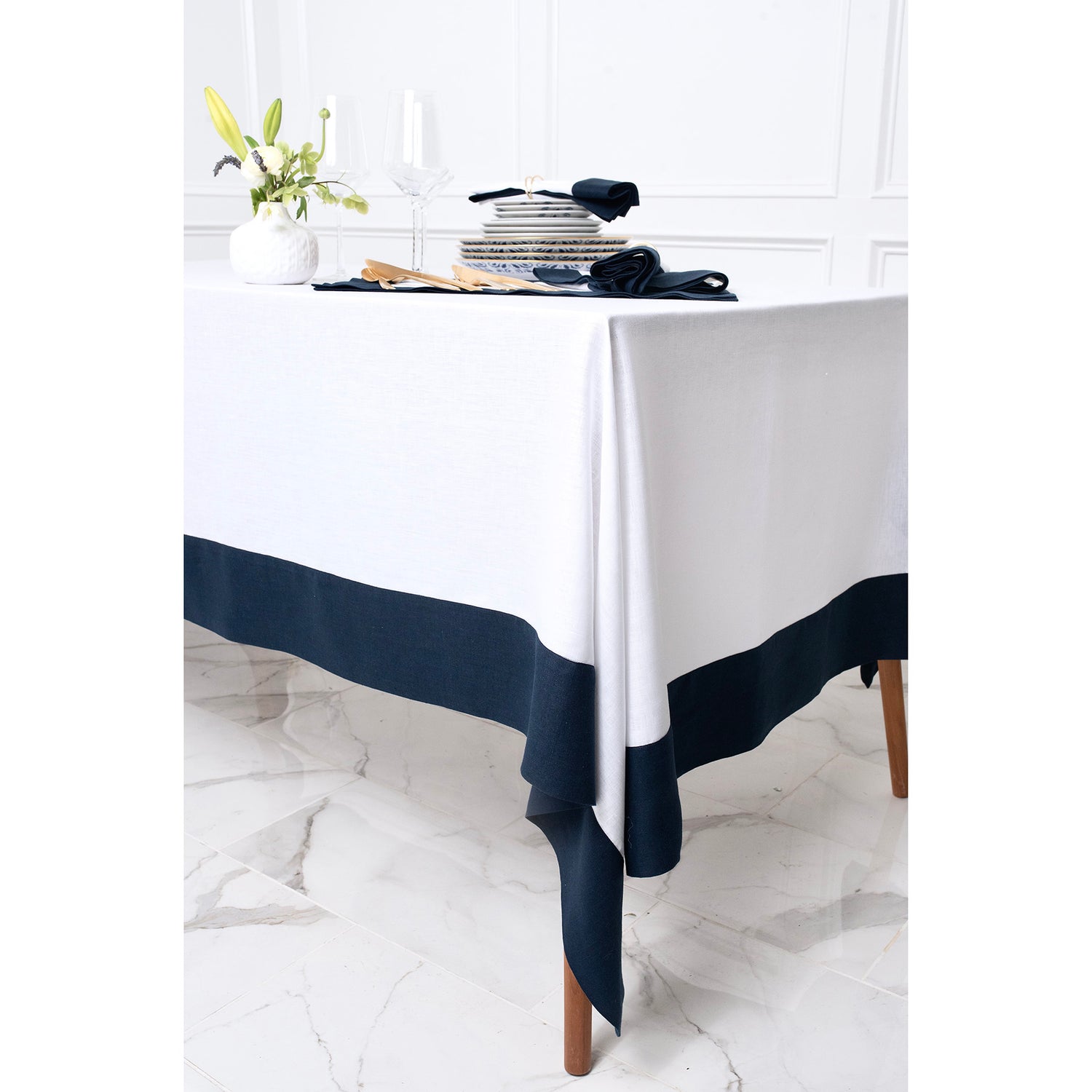 #color_navy-and-white-contempo